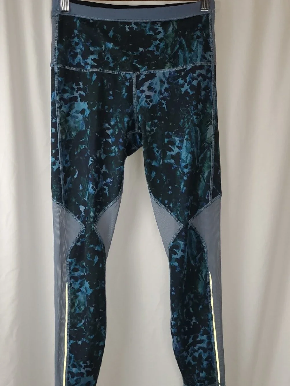 Lululemon Running In The City 7/8 Tight - Floral Backdrop Blue Denim - Size 6 - Picture 7 of 13